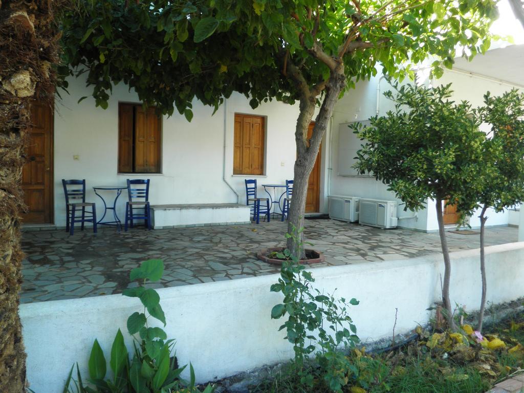 Mavrikou Helen Apartments Skyros Bilik gambar